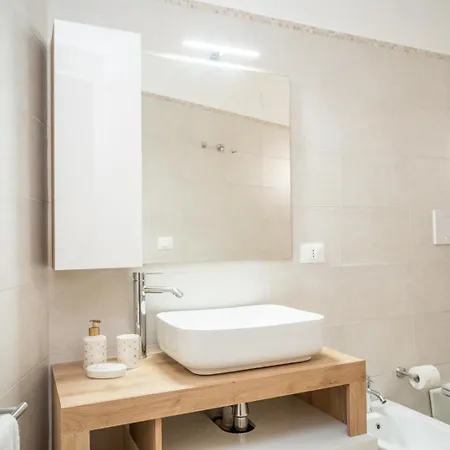Loft Giandi Elegante Con Vasca Idromassaggio 펜션 *